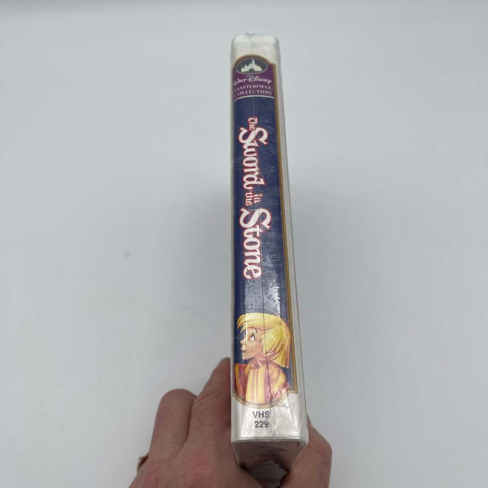 Walt Disney Masterpiece Collection: The Sword in the Stone VHS Factory Sealed - Picture 3 of 3